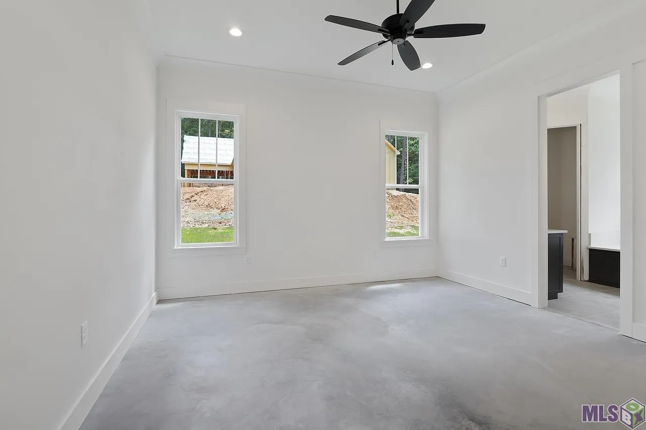 Minature Rd - Image 22